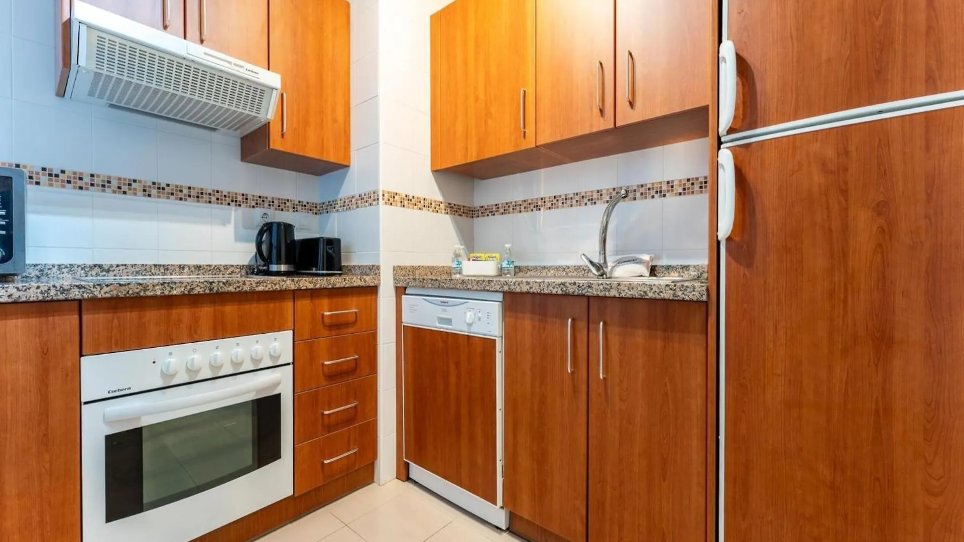 Faro'S Playa Marina Apartment 米哈斯 0*,  西班牙
